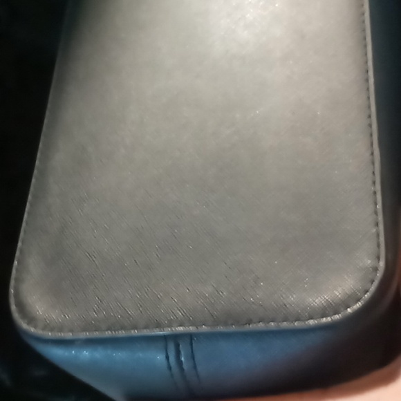 Michael Kors Jet Set Black Saffiano Leather Purse ,Tote .Like New - Picture 9 of 14